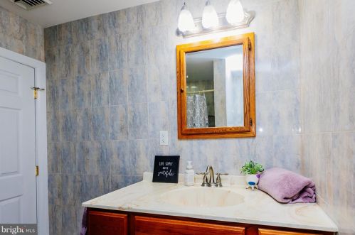 223 Meadow Dr, Yardley PA  19067-1311 exterior