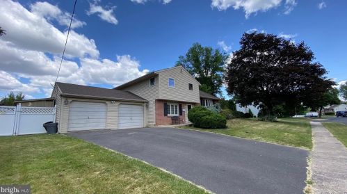 1274 Dennis Rd, Southampton, PA 18966-3536