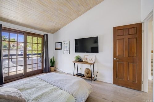 22540 Jameson Dr, Calabasas CA 91302-5857 exterior