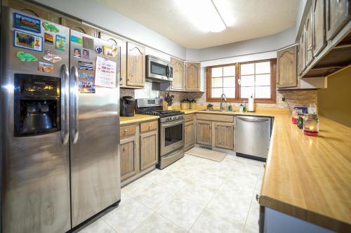 312 Hessenauer Dr, Sugar Grove Lake OH  44833-2343 exterior