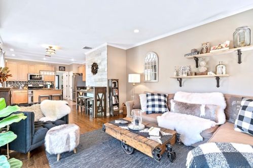 9 Murray Ln, Crotonville NY  10562-3300 exterior