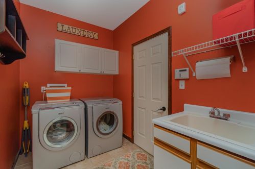 20 Lockerbie Dr, Valpo IN  46385-9287 exterior