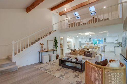 1046 Salem St, Vista, CA 92084-7418