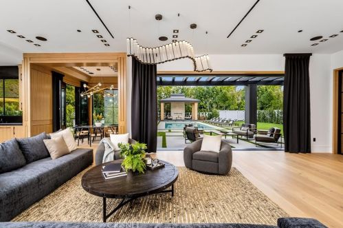 4508 Haskell Ave, Van Nuys CA  91436-3148 exterior