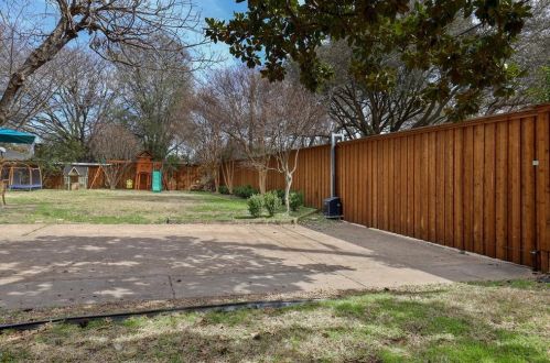 3314 Darbyshire Dr, Dallas TX 75229-5027 exterior