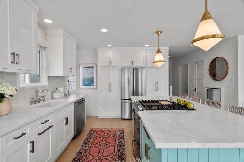 212 41st St, Manhattan Beach CA  90266-3141 exterior