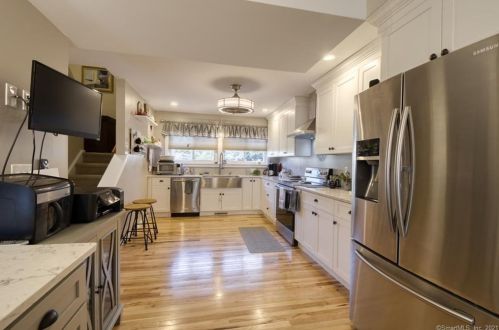 6 Juniper Ct, Woodbury, CT 06798-3215