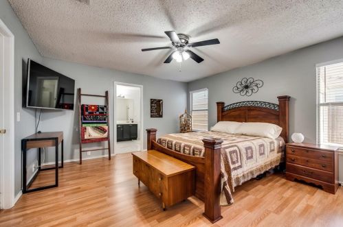 1013 Greenbend Dr, Denton TX  76210-8677 exterior