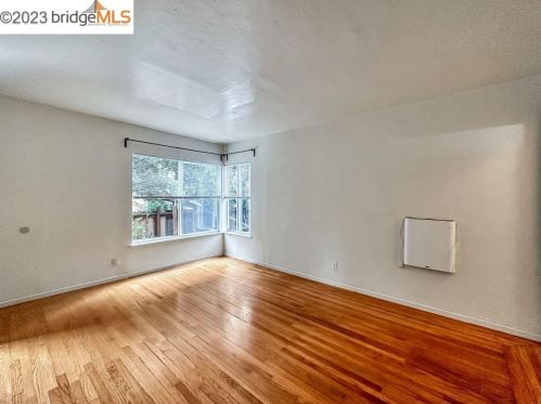 3223 Kempton Ave, Oakland, CA 94611-5884