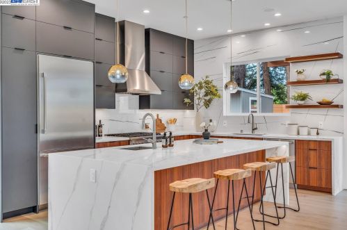 19525 Forest Ave, Hayward CA  94546-3519 exterior