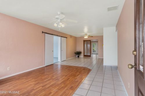 4866 12th St, Tucson, AZ 85711-3604