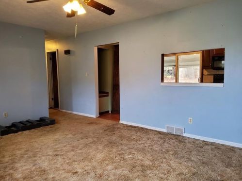 28 Glenora Dr, Grove City PA exterior