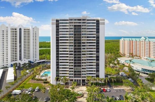 5601 Turtle Bay Dr, Naples, FL 34108-2746