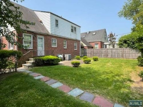 281 Lindbergh Blvd, Teaneck NJ  07666-6542 exterior