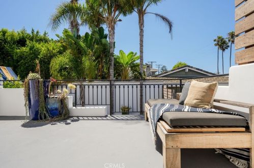 513 Dianthus St, Manhattan Beach CA  90266-6720 exterior