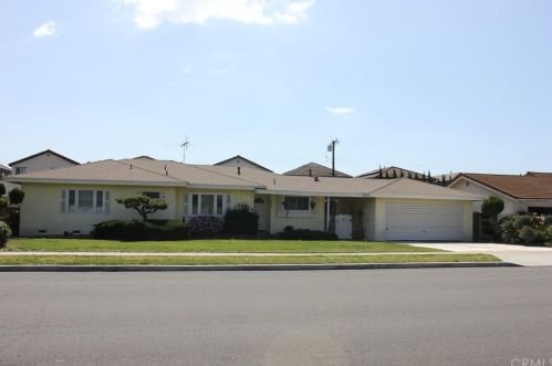 3228 Teranimar Dr, Anaheim, CA 92804-3037
