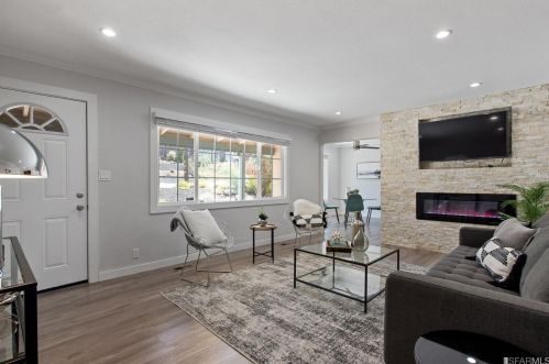 9411 Castlewood St, Oakland CA 94605-4415 exterior