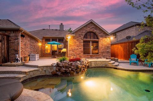 1513 Shepherd Ln, Carrollton, TX 75007-1234