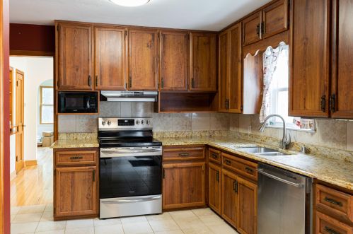 2957 128th St, Waukesha, WI 53151-4031