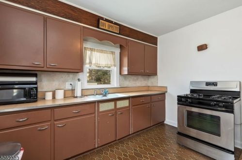 122 Hawthorne St, Roselle Park NJ  07204-1813 exterior