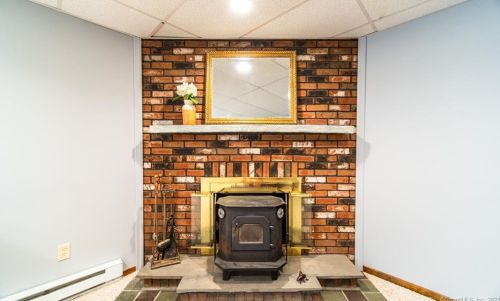 253 Oak Ridge Dr, Middletown CT  06457-1919 exterior