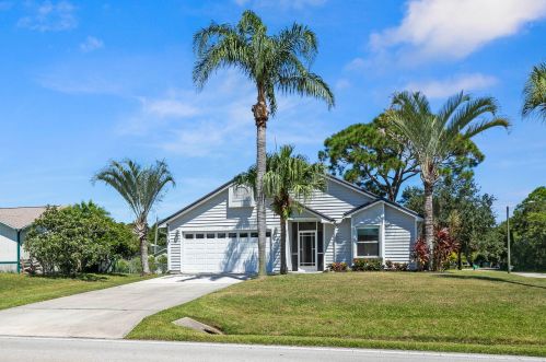 1686 Barber St, Sebastian, FL 32958-6243