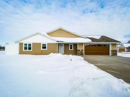 3849 Sunnyside Dr, La Crosse, WI 54601-2252