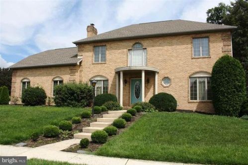 4461 Dunmore Dr, Harrisburg, PA 17112-1560