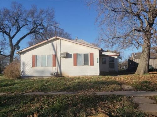 302 Warren St, Williamsburg, KS 66095-8156