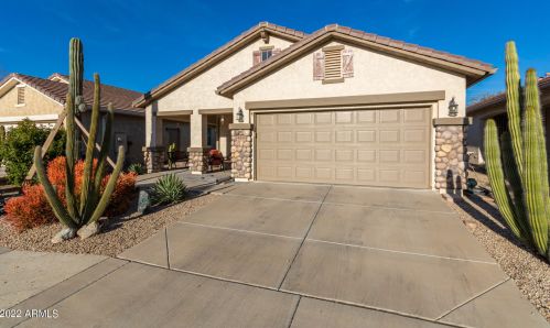 660 Twin Peaks Pkwy, San Tan Valley AZ  85143-5829 exterior