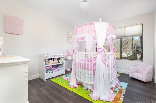 28 Bonita Dr, Huntington CT  06484-5106 exterior