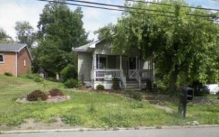 714 Highland Ave, Cambridge, OH 43725-1746