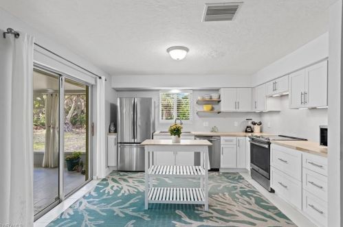 450 Lake Murex Cir, Sanibel, FL 33957-5525