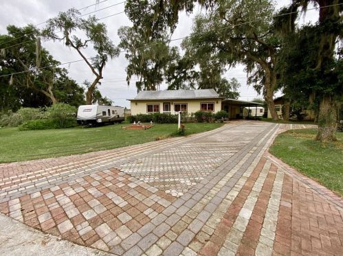 12122 Canal St, Tavares, FL 32778-4507