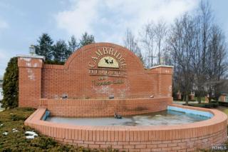 422 Cambridge Dr, Kinnelon, NJ 07405-3241