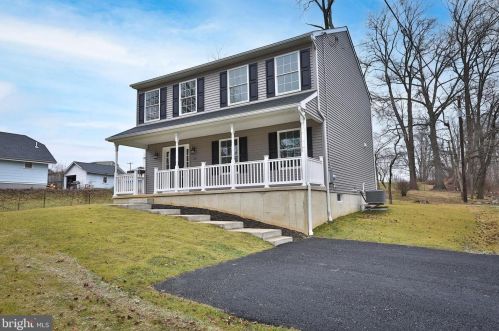 22 Oak St, Willow Grove, PA 19090-0021