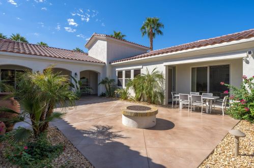 56430 Muirfield Vlg, La Quinta CA  92253-7648 exterior