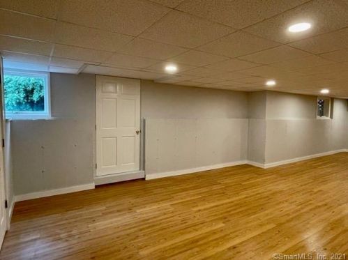 1200 Cornerstone Ct, Cheshire CT  06410-1860 exterior