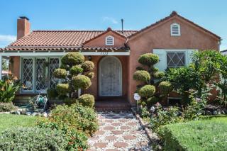1112 Lucerne Blvd, Los Angeles, CA 90019-6803