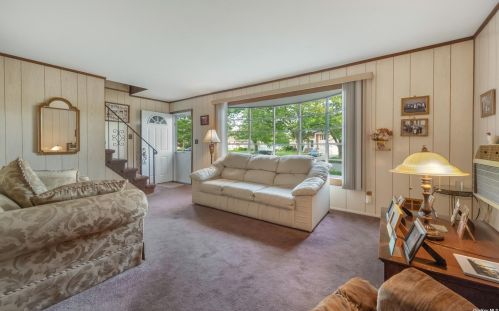 10 Purdy Ave, Elwood NY  11731-4503 exterior