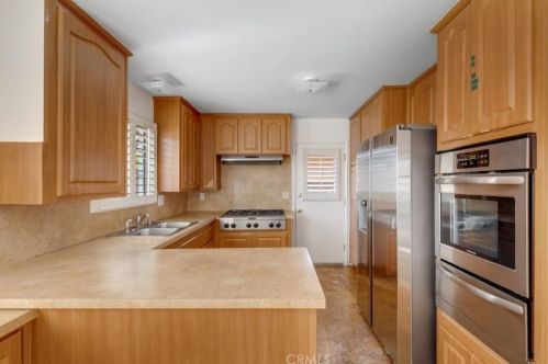 318 Sherman Dr, Long Beach CA  90746-1159 exterior