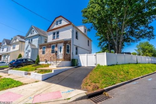 104 Victory St, Roselle, NJ 07203-2628