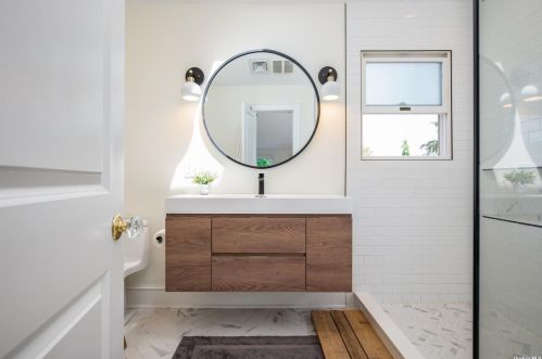 20 Cedar Rd, Elwood NY  11731-4636 exterior