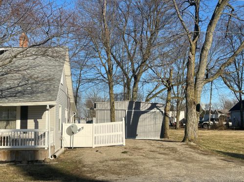 45 Middle St, London, OH 43140-9517