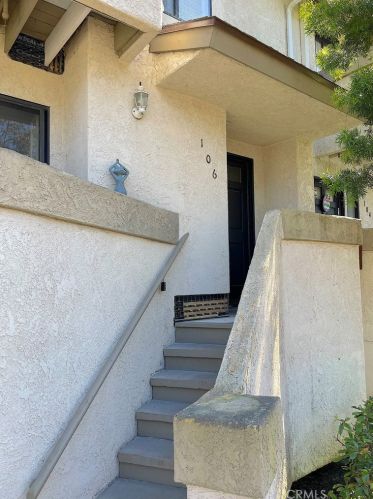 106 Harbor Woods Pl, Newport Beach, CA 92660-7823