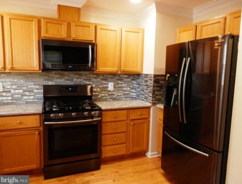 915 Blakney Ln, Washington, DC 20032-4335
