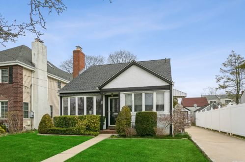 26 Edward Ave, Woodsburgh, NY 11598-2847