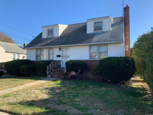 395 Evans Ave, Floral Park, NY 11003-3309