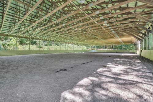 75 Honeysuckle Hill Ln, Bridgeport CT  06612-1145 exterior