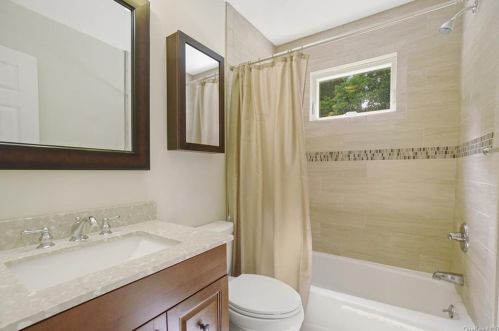 155 Wood St, Mahopac, NY 10541-5111